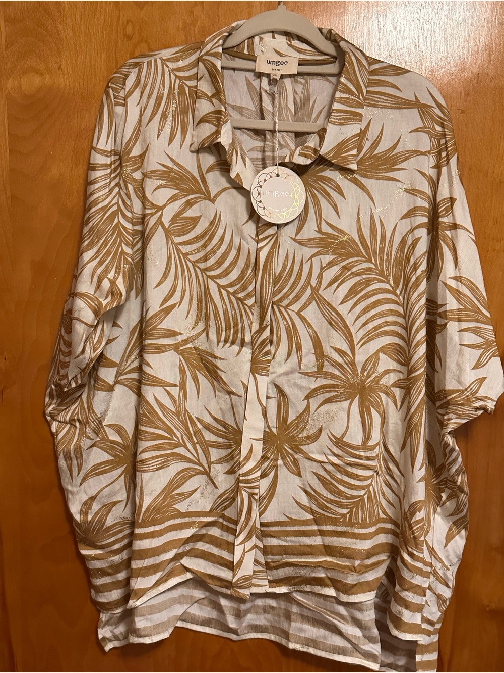 Umgee White Top with Gold Palm Stripe Print and Metallic Detail size 2x NWT